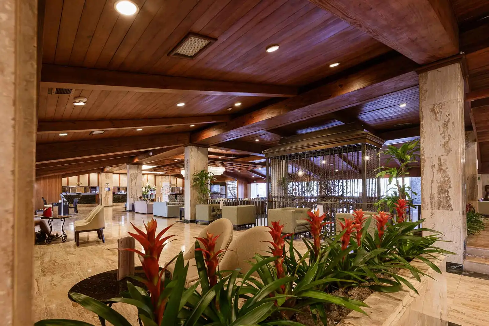 dominican-fiesta-hotel-lobby_02.jpg