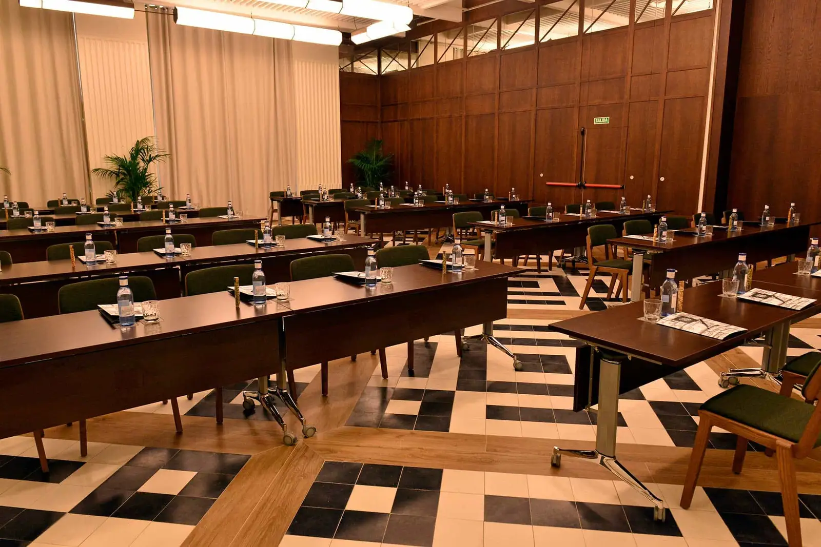 Only_YOU_Valencia_Hotel_The_Astoria_Room_1