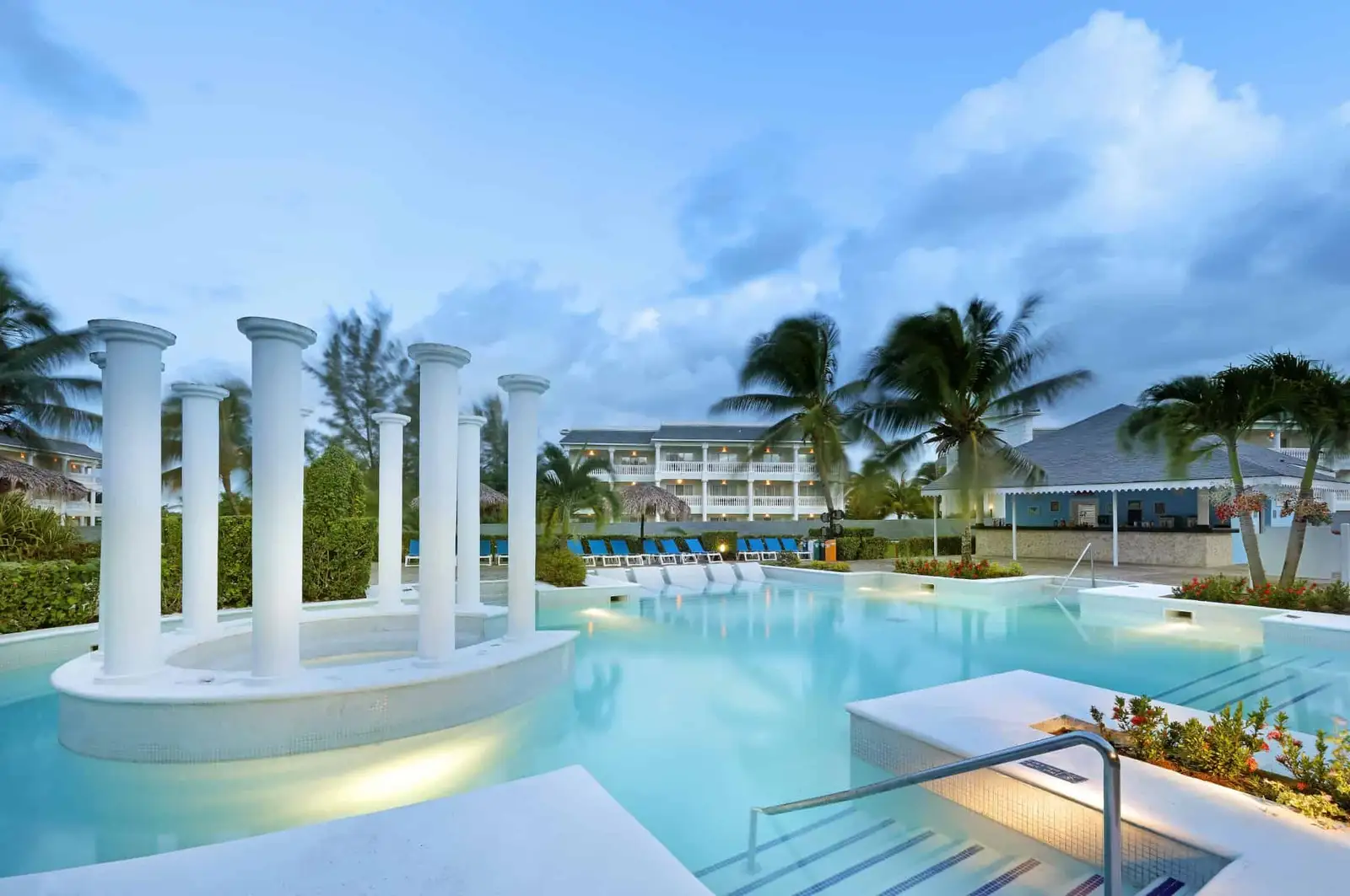 Grand_Palladium_Jamaica_Roselle_pool