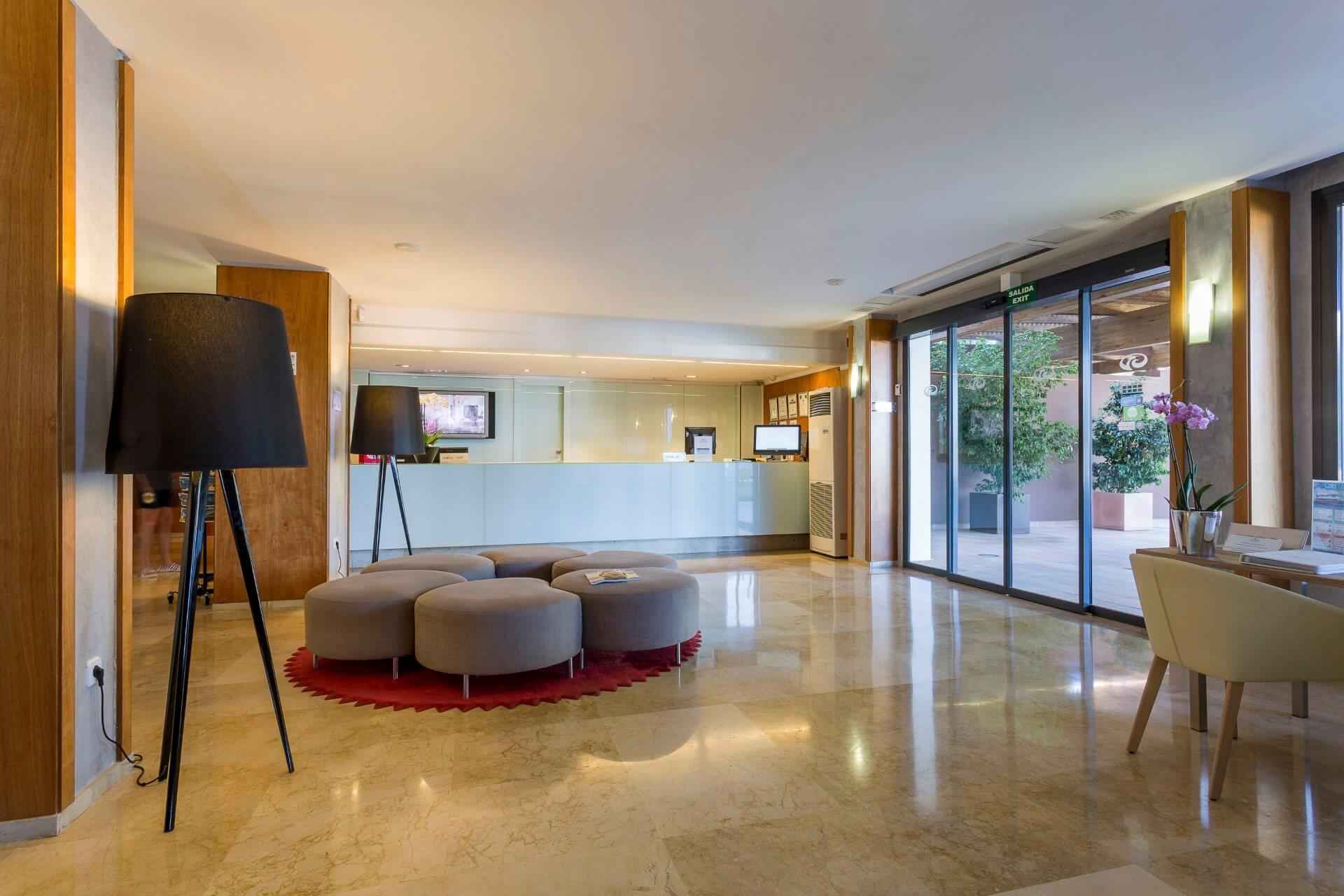 Palladium-Hotel-Cala-Llonga-Lobby3