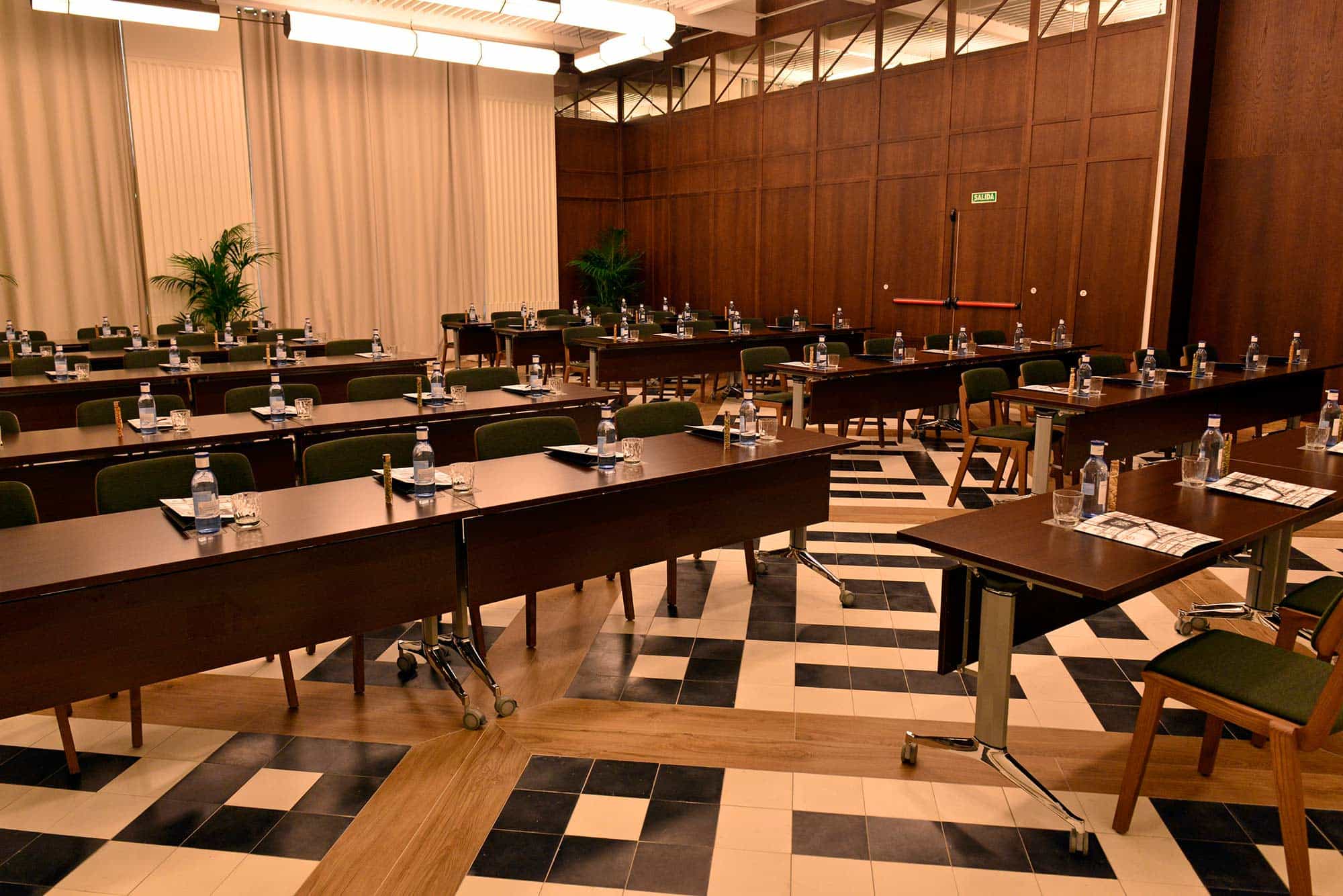 Only_YOU_Valencia_Hotel_The_Astoria_Room_1